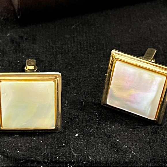 Vintage mother of pearl Square gold plated cuff links 1” - Picture 5 of 11